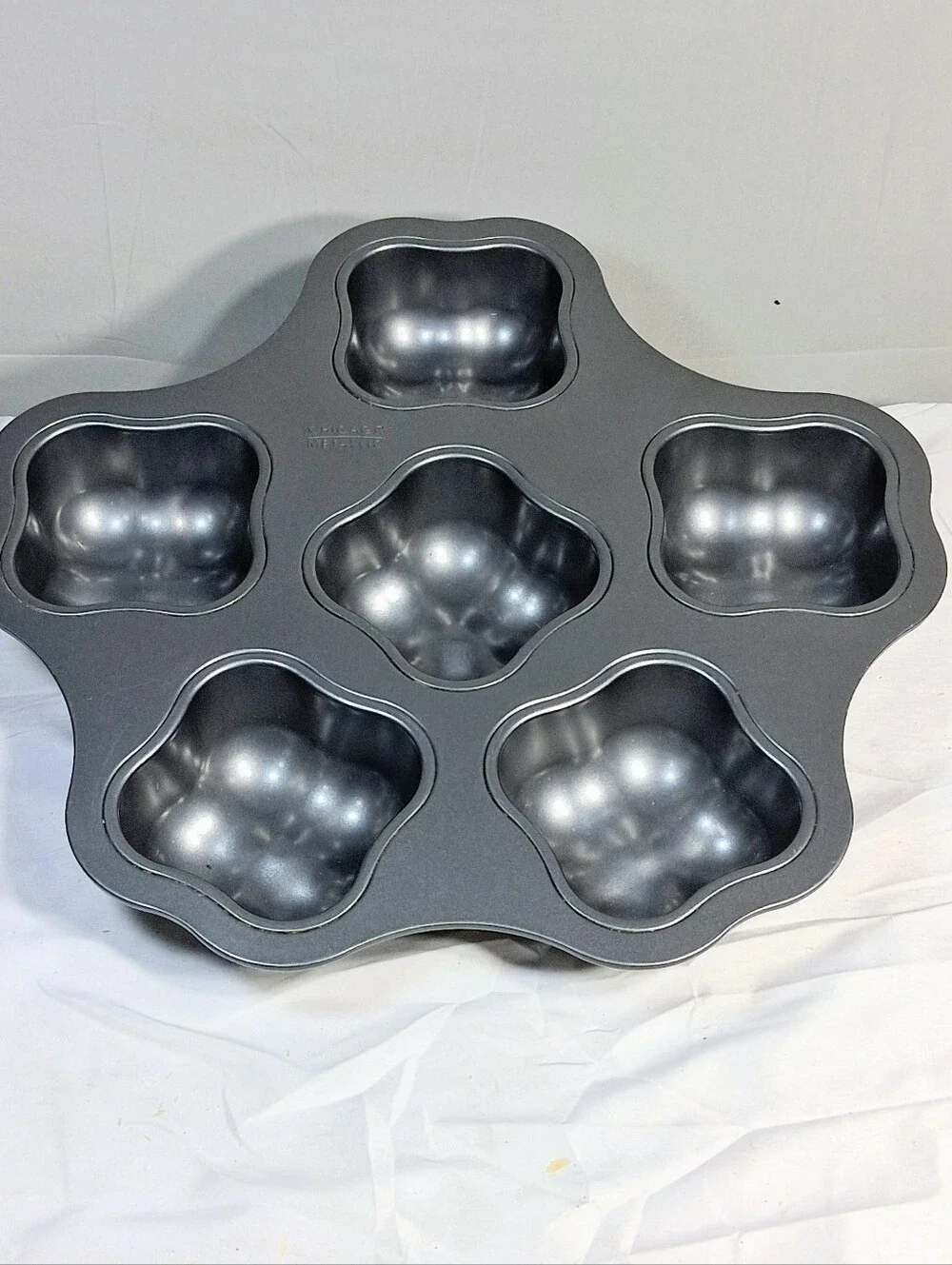 Chicago Metallic Stuff It Up Pan 14